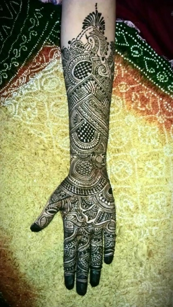 Aziza V Henna Tattoo Artists