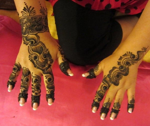 Aziza V Henna Tattoo Artists