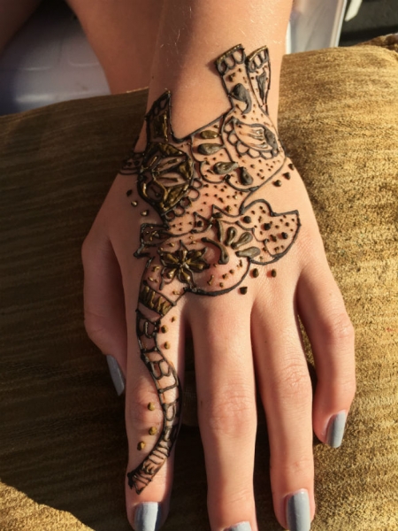 Rashida R Henna Tattoo Artists