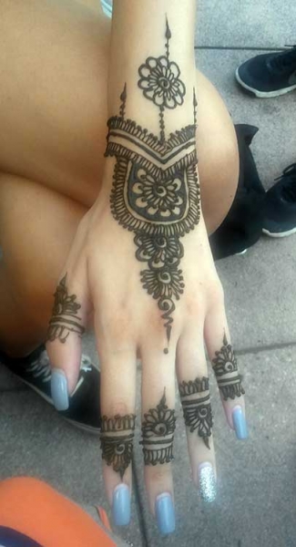 Sana F Henna Tattoo Artists