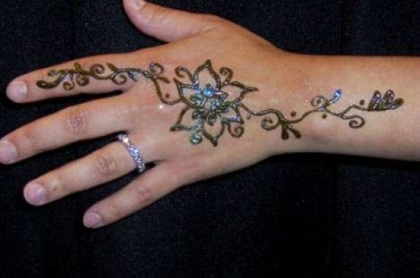 Tiffany D Henna Tattoo Artists