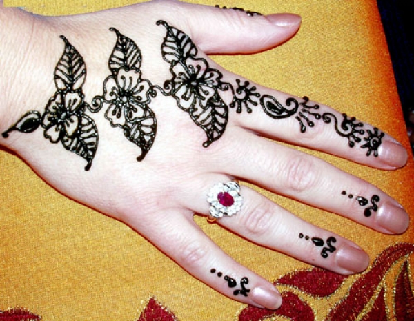 Roopa R Henna Tattoo Artists