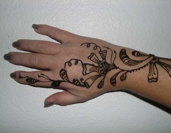 Robin R Henna Tattoo Artists